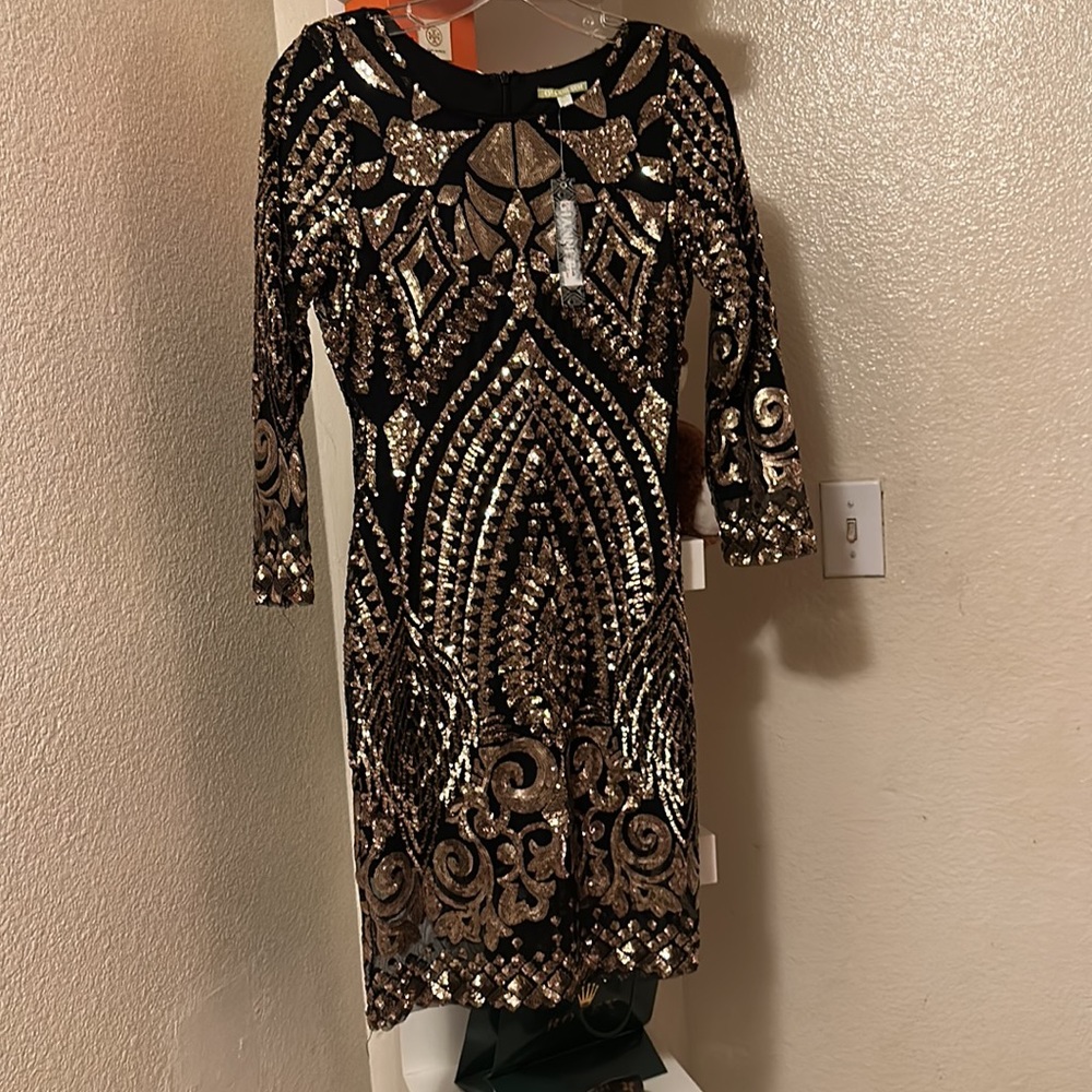 Woman’s long sleeve Gianni dress❤️👗 - Picture 11 of 11